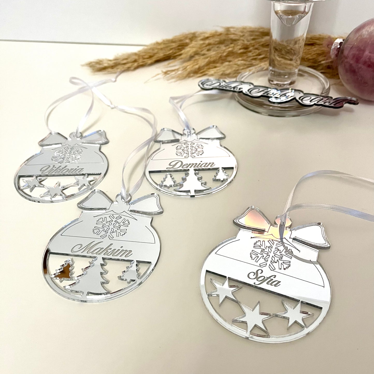 Personalisierte Weihnachtskugeln in Silber