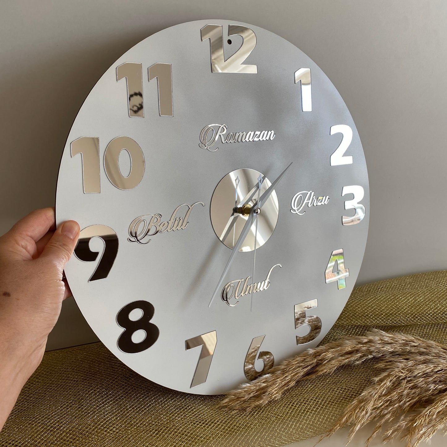 Wanduhr Weiß - mit Zahlen