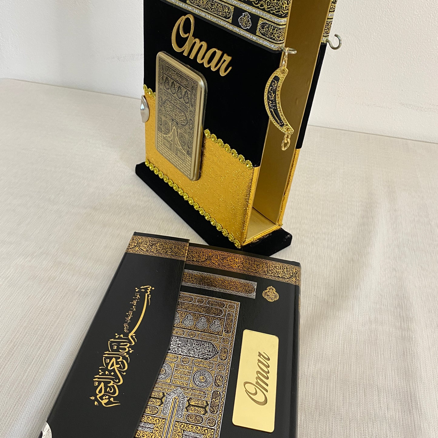 Personalisierter Kaaba Design Samt Koran