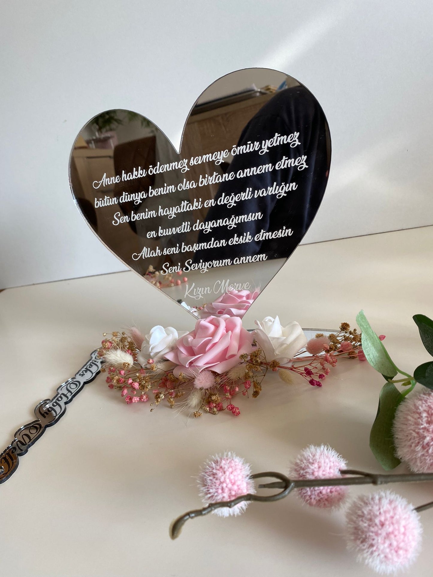 Namensaufsteller Herz mit Gravur mit Trockenblumen