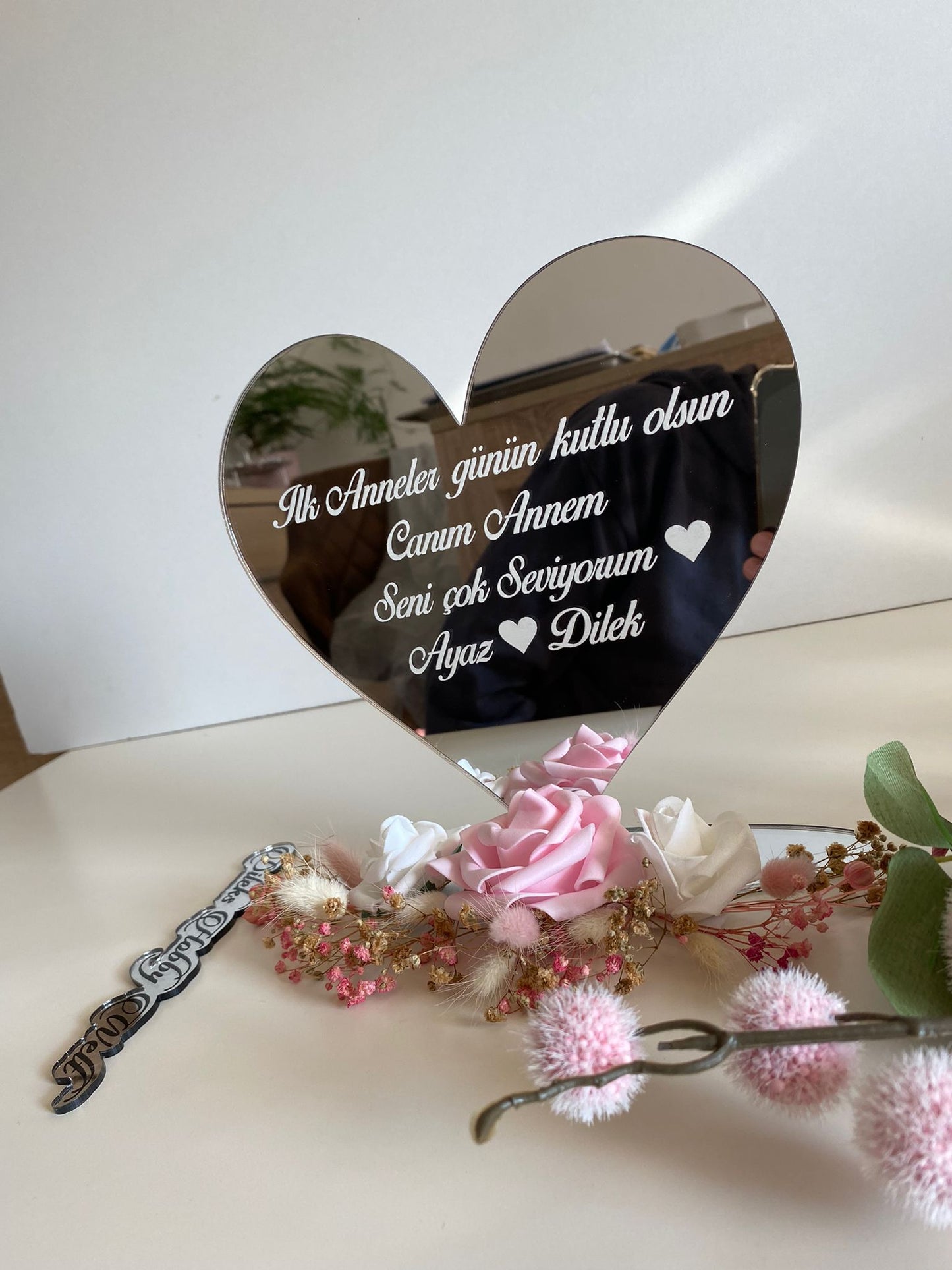 Namensaufsteller Herz mit Gravur mit Trockenblumen