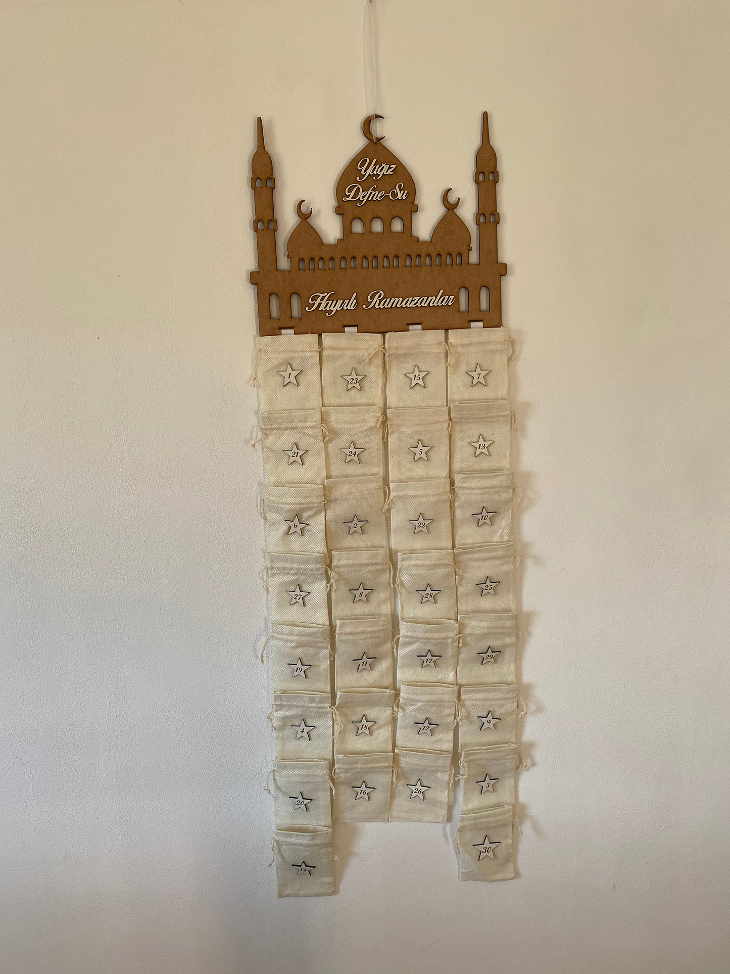 Ramadankalender Model 1 MDF/ verschiedene Säckchen Farben