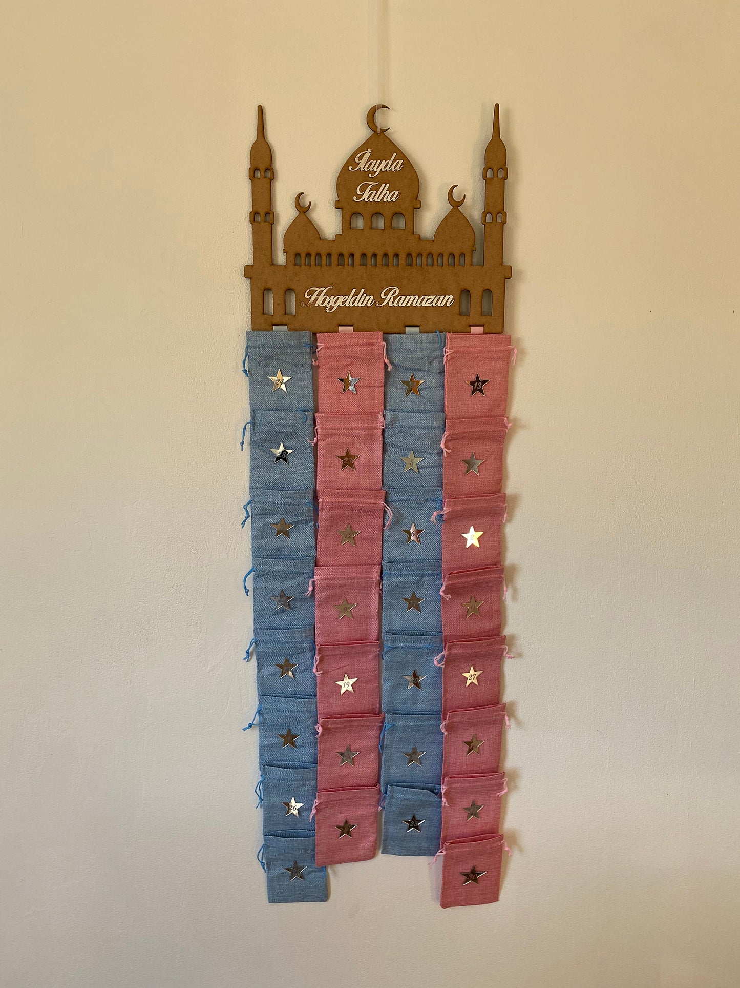 Ramadankalender Model 1 MDF/ verschiedene Säckchen Farben