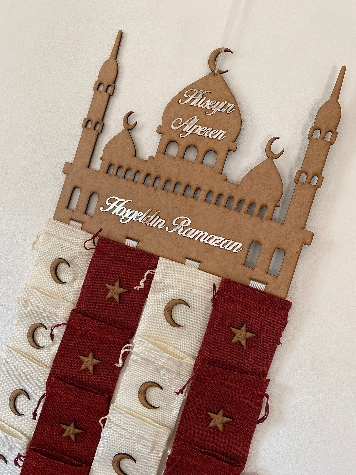 Ramadankalender Model 1 MDF/ verschiedene Säckchen Farben