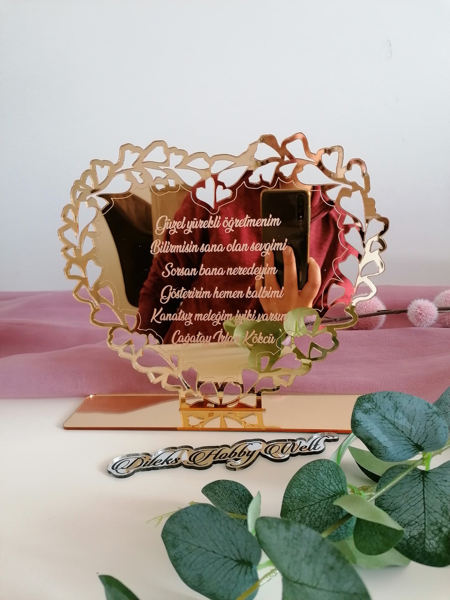 Namensaufsteller Herz mit Gravur und Schörkelrahmen