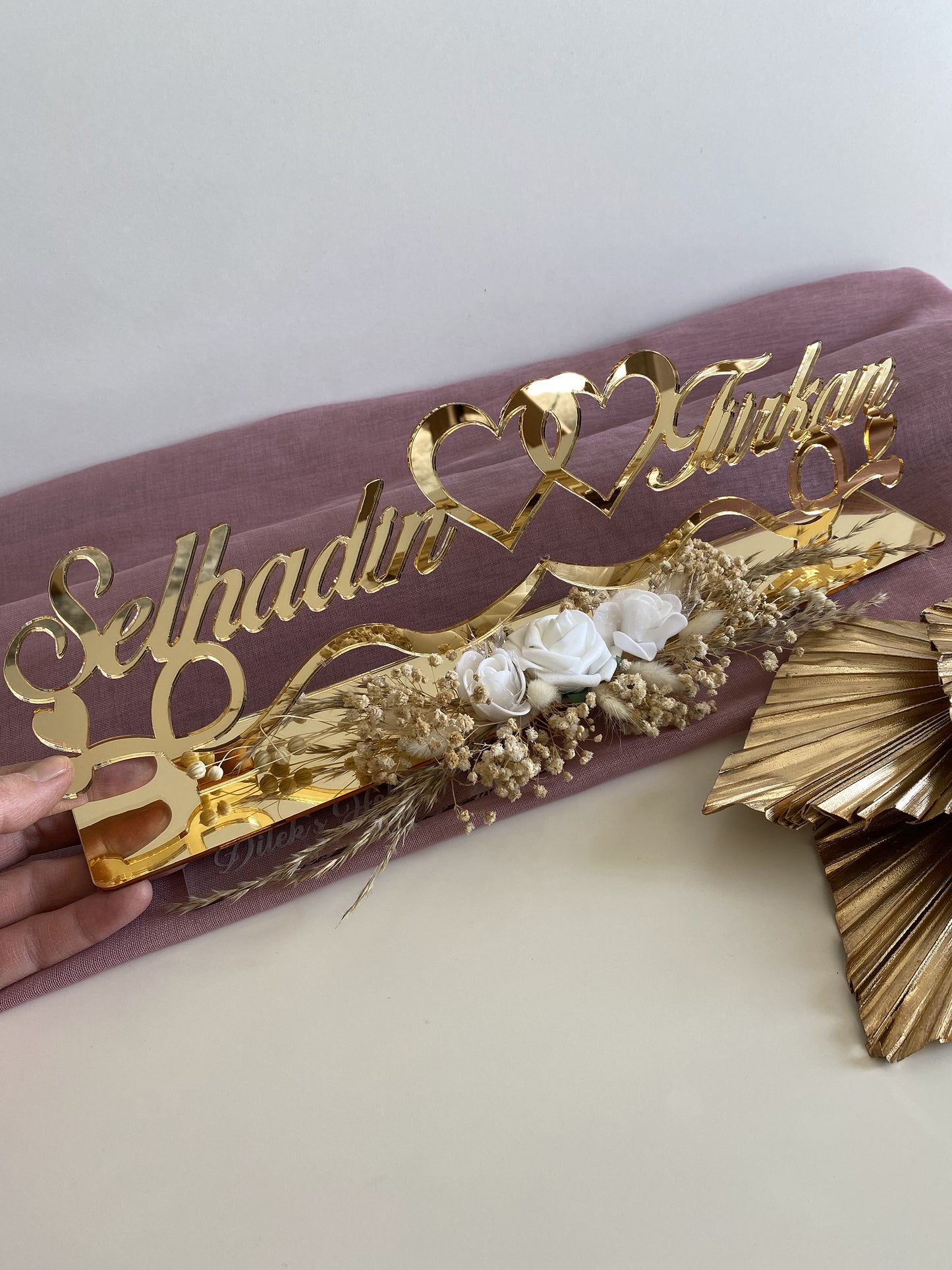Namensaufsteller Standard mit 2 Herzen mit Trockenblumen