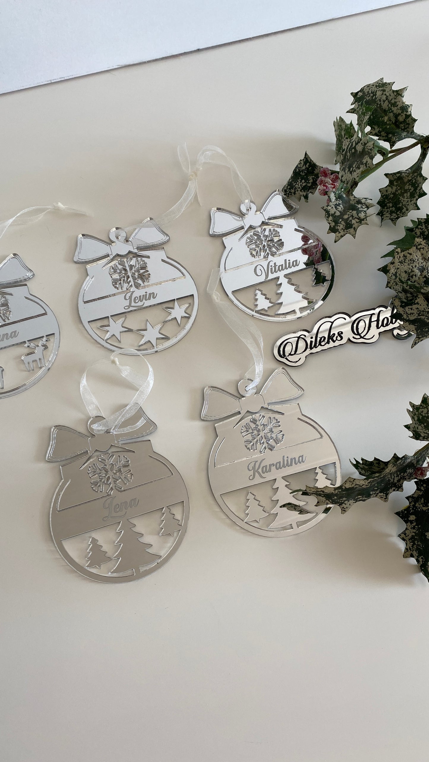 Personalisierte Weihnachtskugeln in Silber