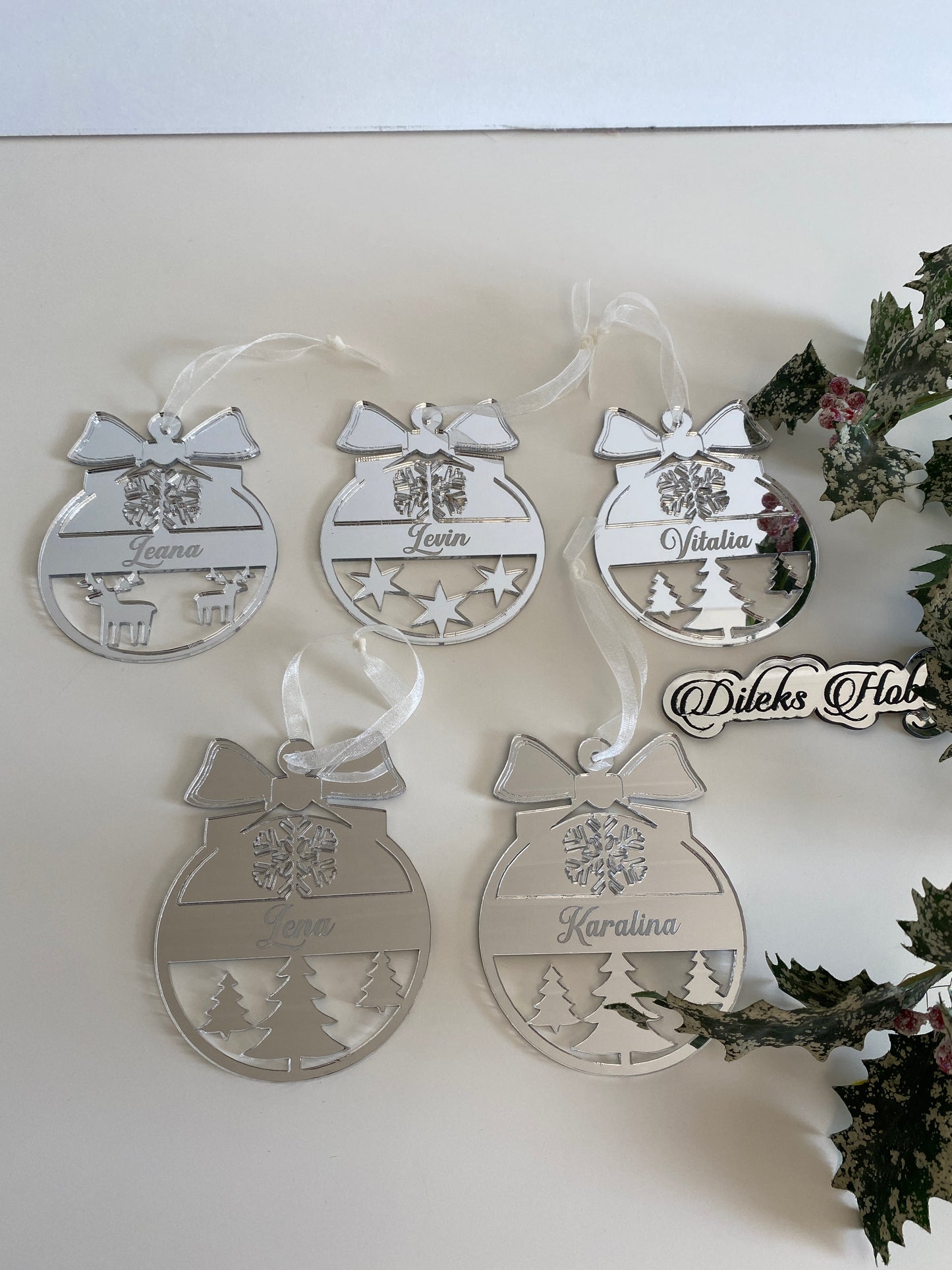 Personalisierte Weihnachtskugeln in Silber