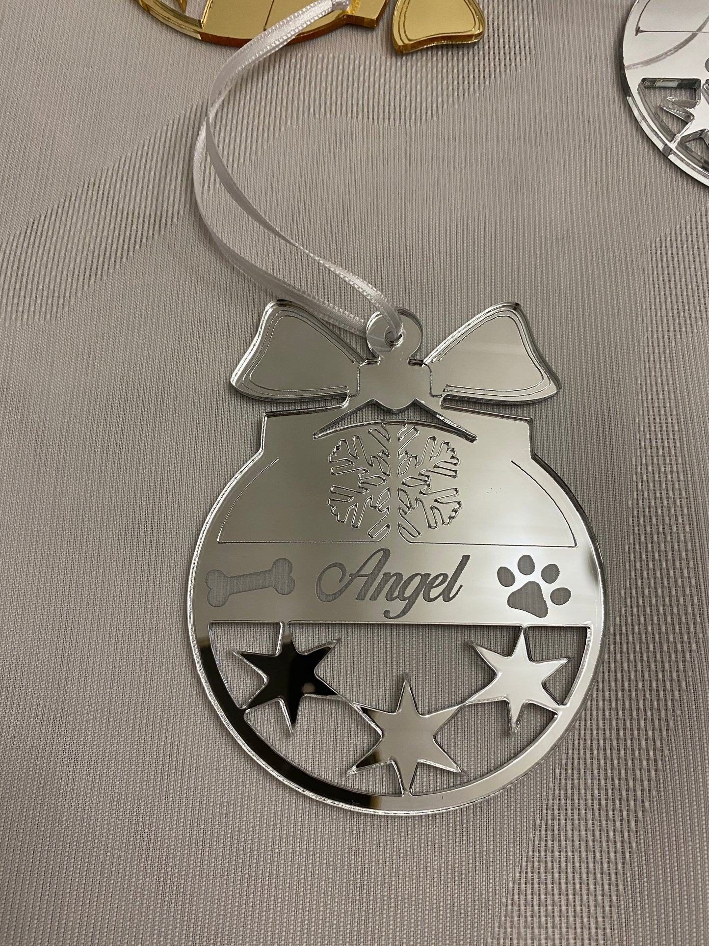 Personalisierte Weihnachtskugeln in Silber