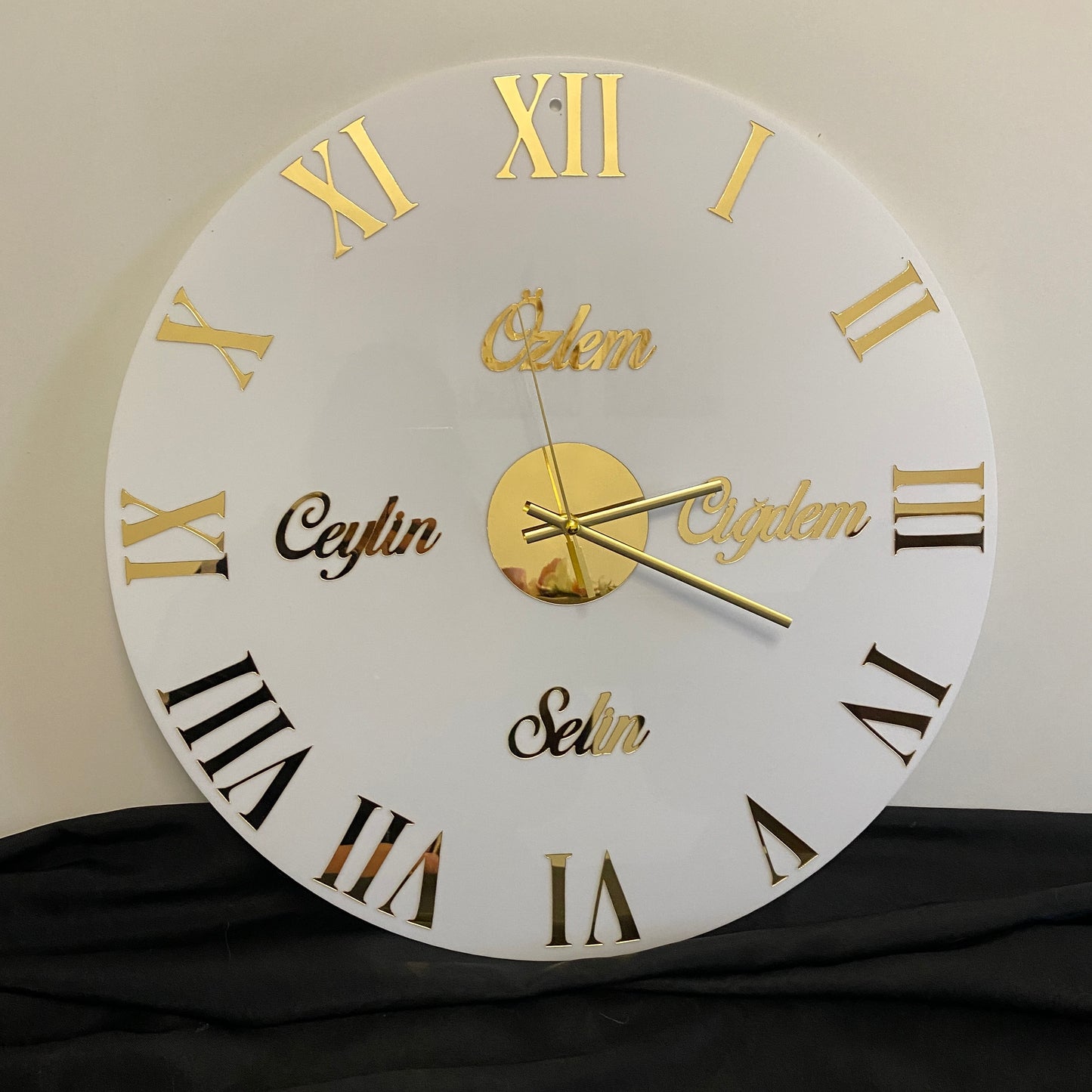 Wanduhr Hochglanz - Weiß mit römische Zahlen