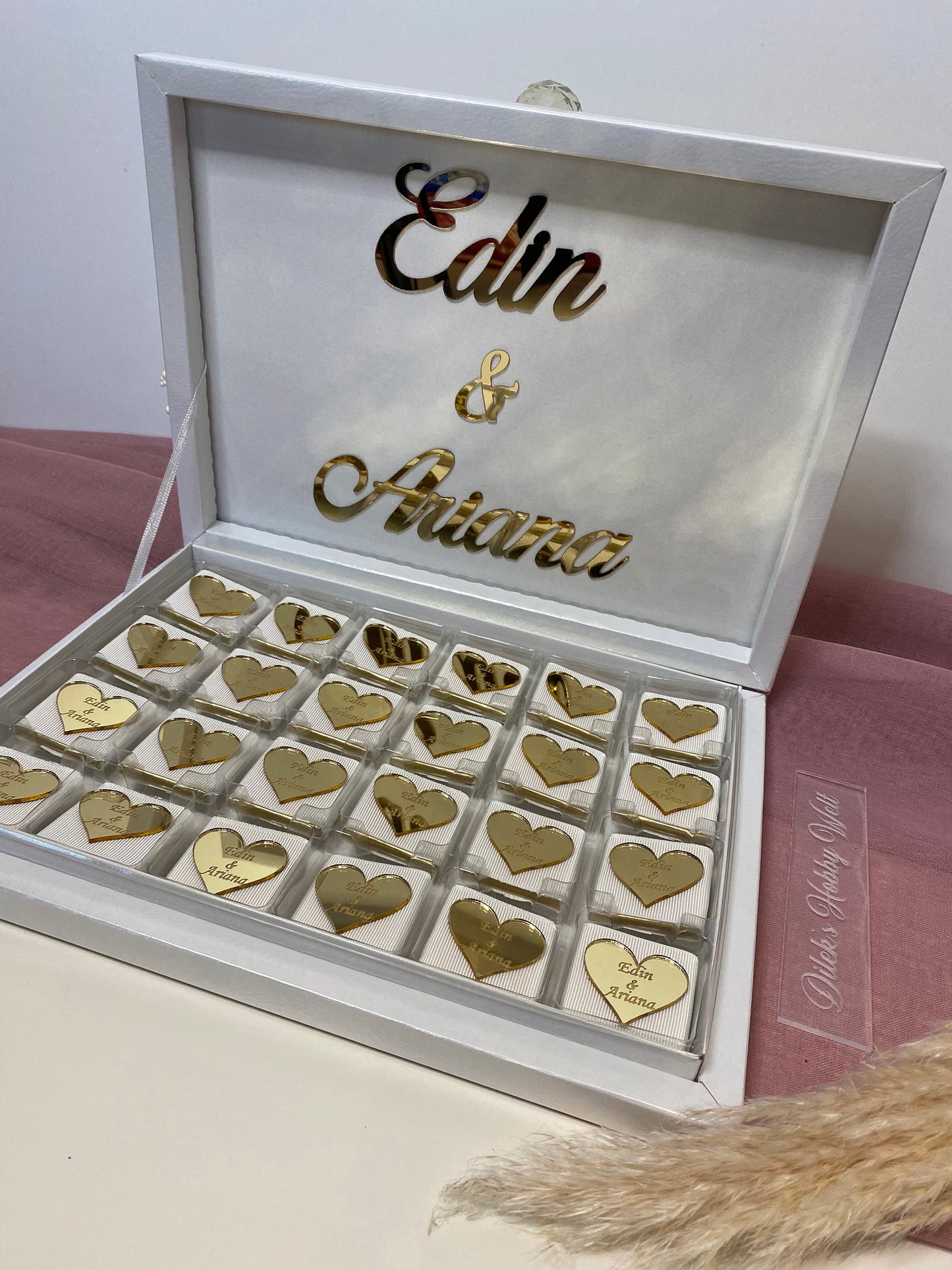 Schokobox White Flowers with heart